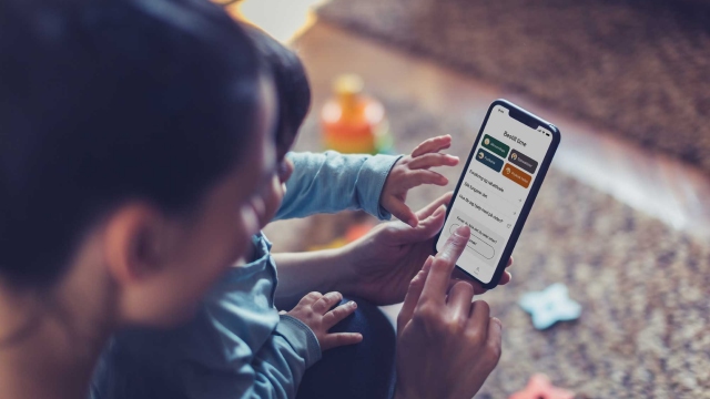 Ei jente som får sjekket feberen